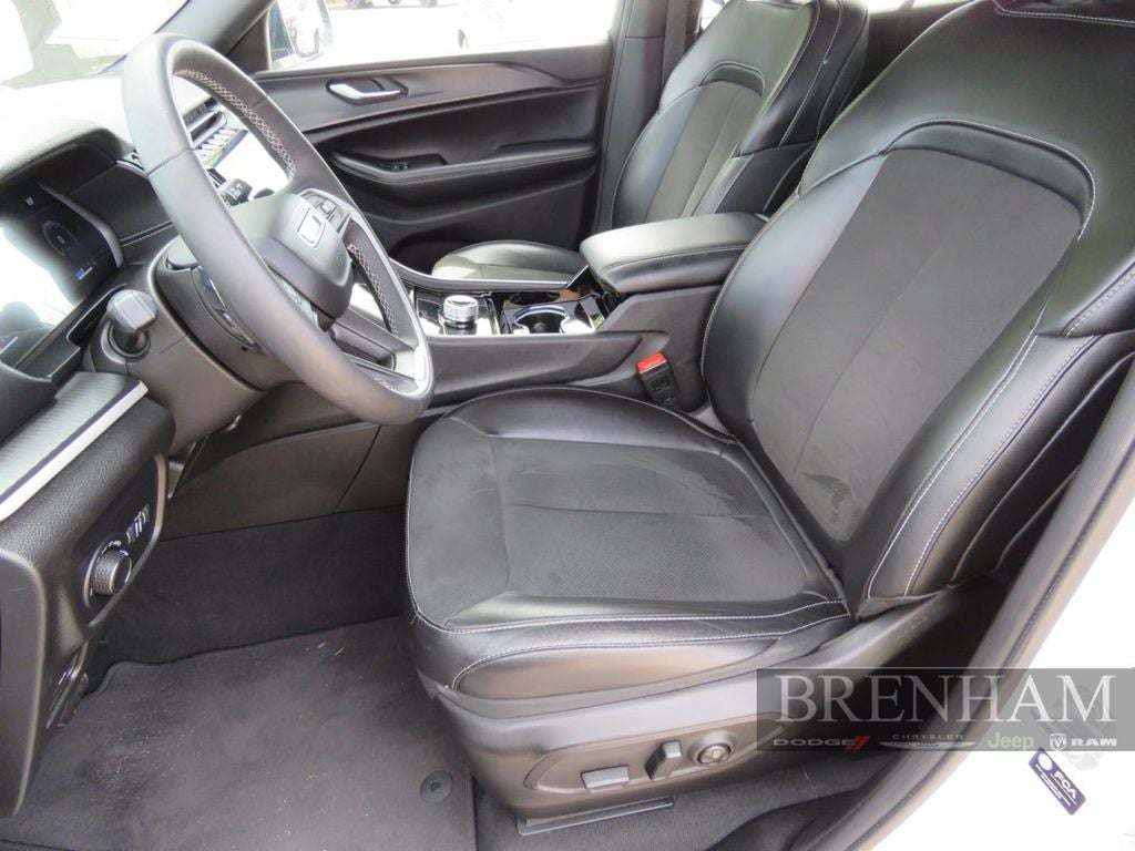 2023 Jeep Grand Cherokee Altitude 4x2