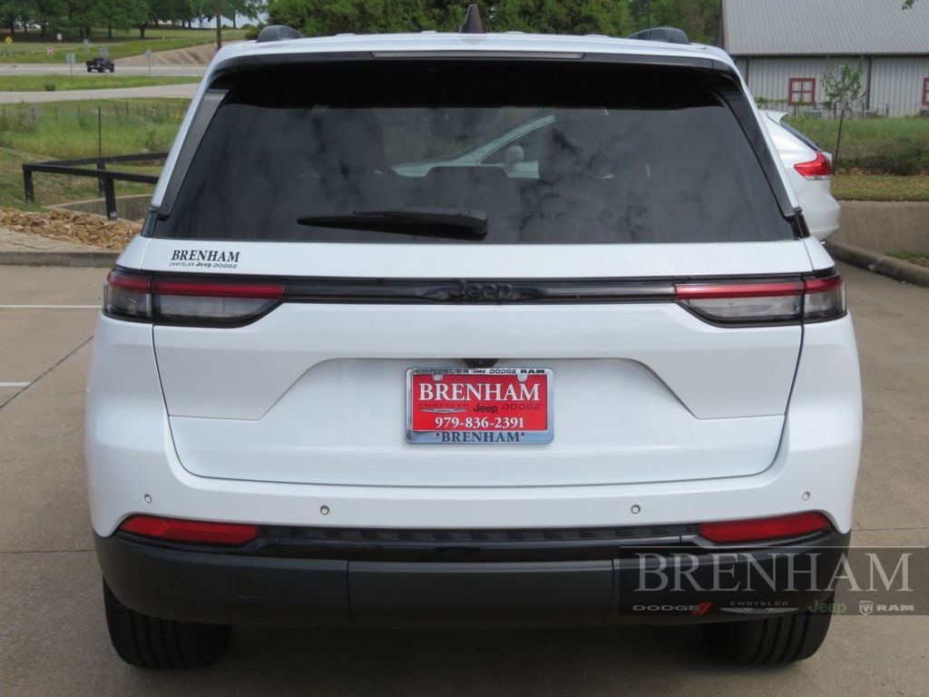 2023 Jeep Grand Cherokee Altitude 4x2