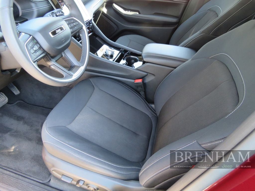 2023 Jeep Grand Cherokee Laredo 4x4