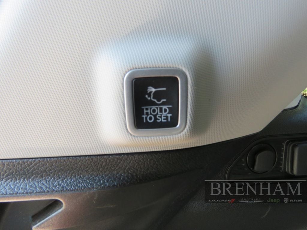 2023 Jeep Grand Cherokee Laredo 4x4