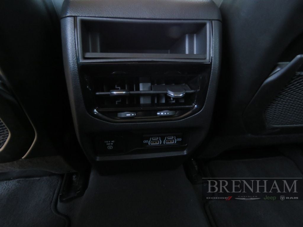 2023 Jeep Grand Cherokee Laredo 4x4