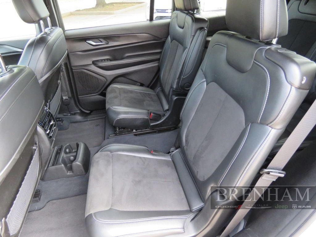 2023 Jeep Grand Cherokee L Altitude 4x2