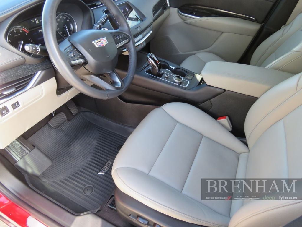 2022 Cadillac XT4 FWD Premium Luxury