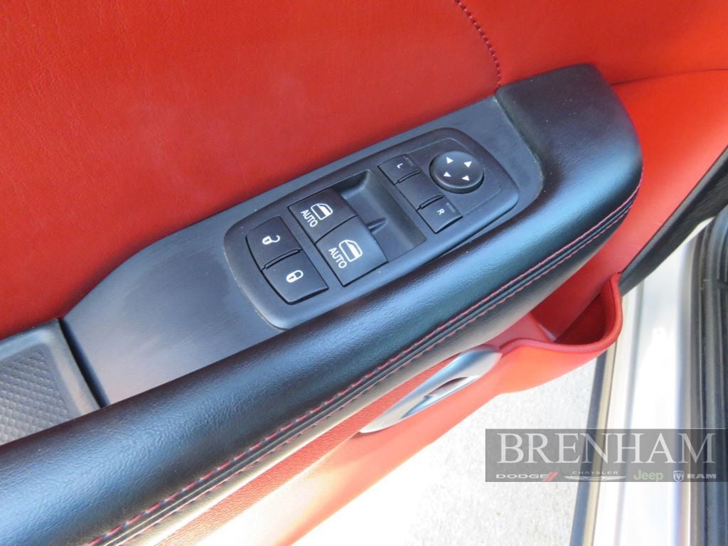 2016 Dodge Challenger 392 Hemi Scat Pack Shaker