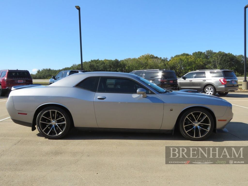 2016 Dodge Challenger 392 Hemi Scat Pack Shaker
