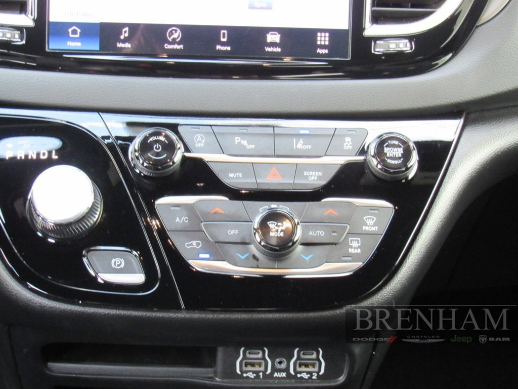 2025 Chrysler Pacifica Select