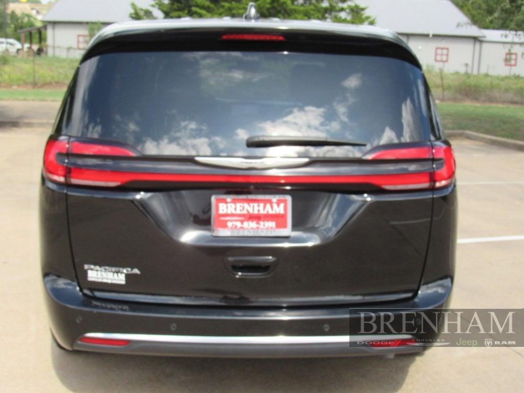 2025 Chrysler Pacifica Select