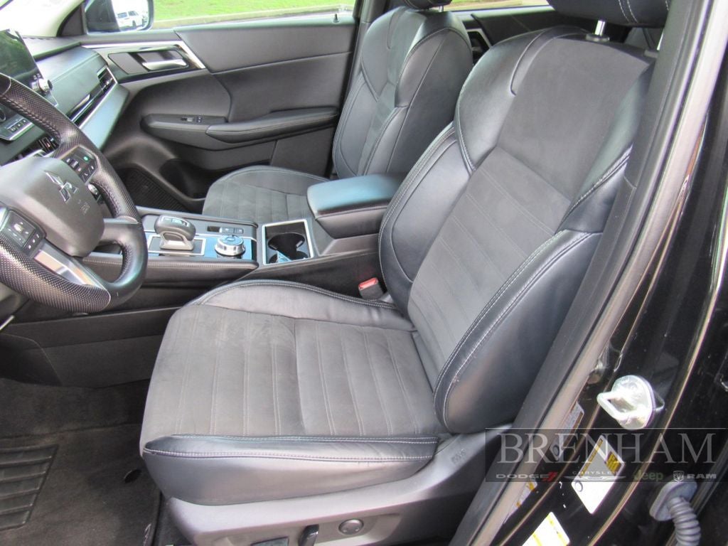 2022 Mitsubishi Outlander Base
