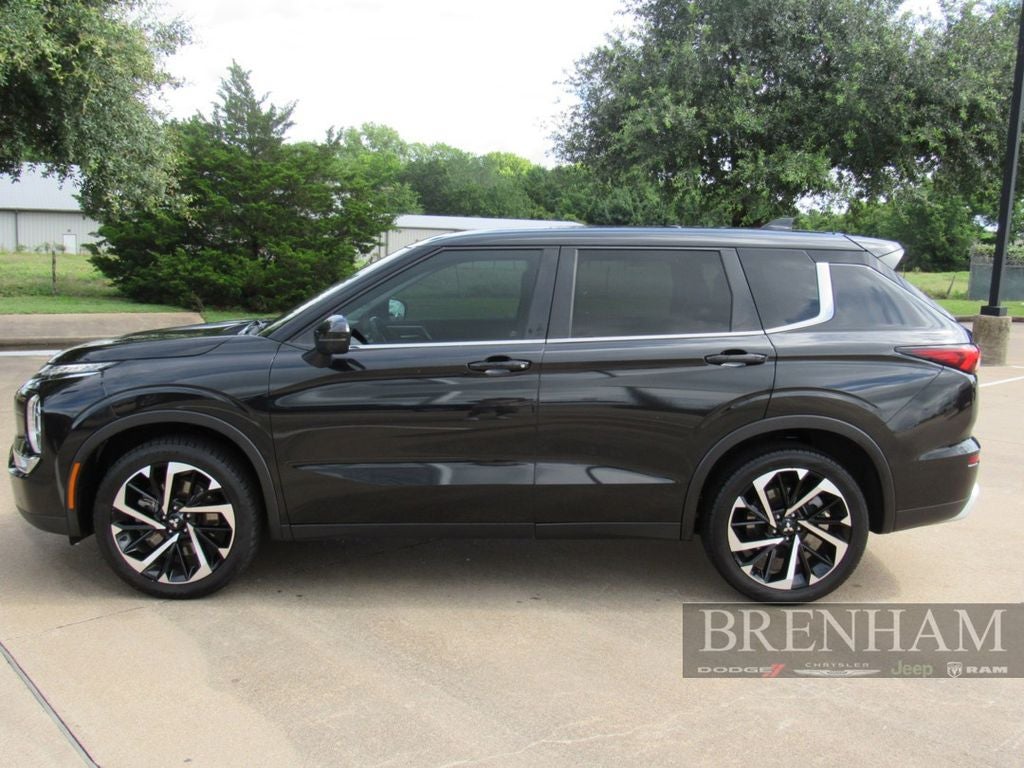 2022 Mitsubishi Outlander Base