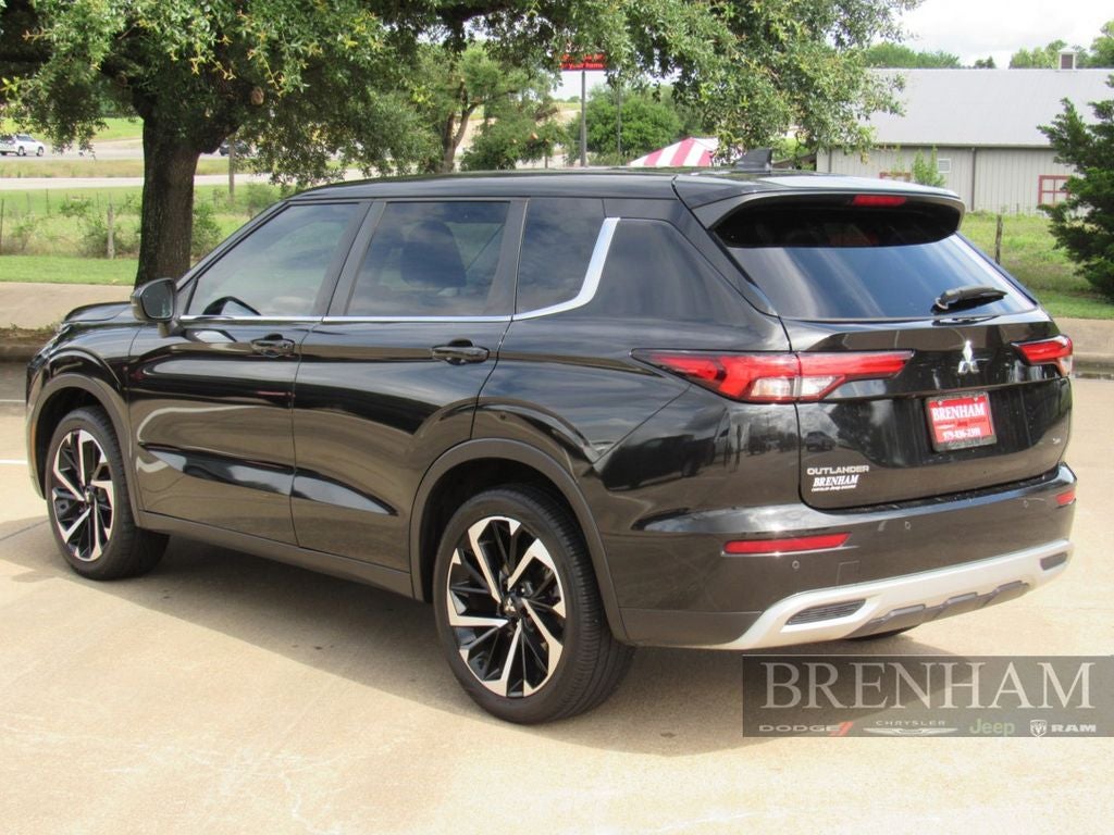 2022 Mitsubishi Outlander Base