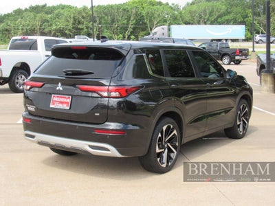 2022 Mitsubishi Outlander Base