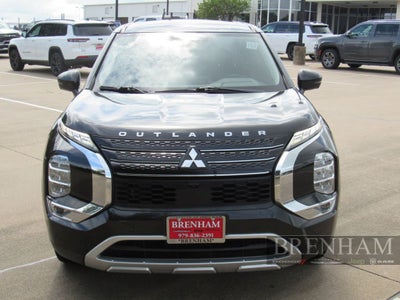 2022 Mitsubishi Outlander Base