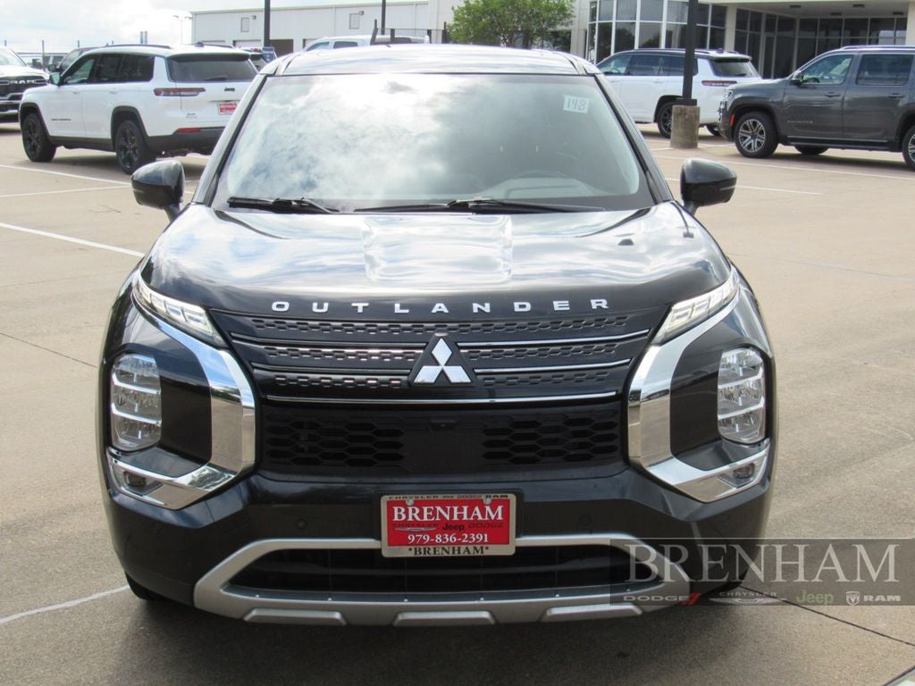 2022 Mitsubishi Outlander Base